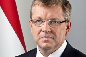György Matolcsy critique les multinationales et les infractions de l’UE